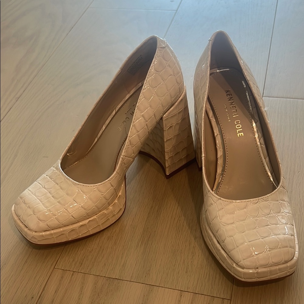 Kenneth Cole Cream Block Heel Pumps - Picture 2 of 4